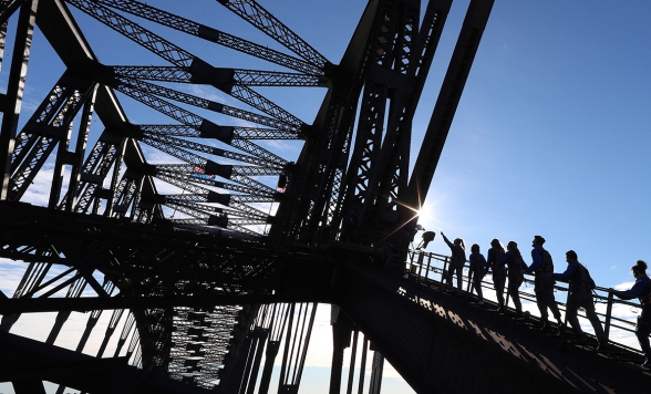 徒歩で登る！シドニー・ハーバーブリッジクライム体験＜英語インストラクター＞